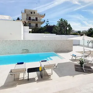 Apartament Mediterranea - Seaview, Pool & Garden, Bari